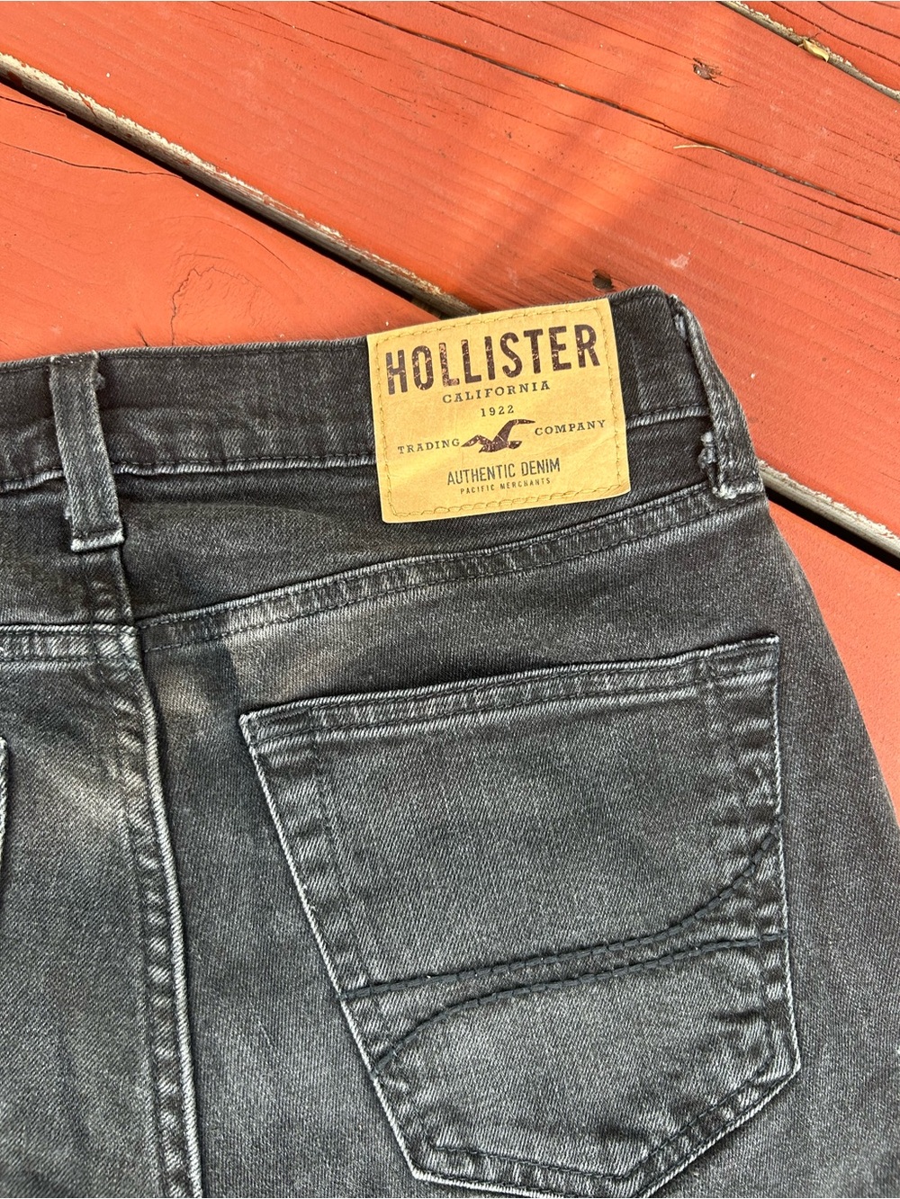 Hollister Black Denim Jeans – Slim Straight (Unisex / Vintage Fit)